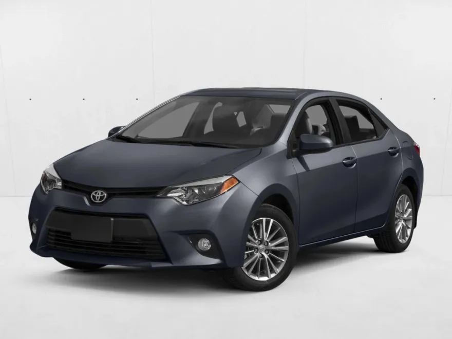 2015 Toyota Corolla LE photo 1