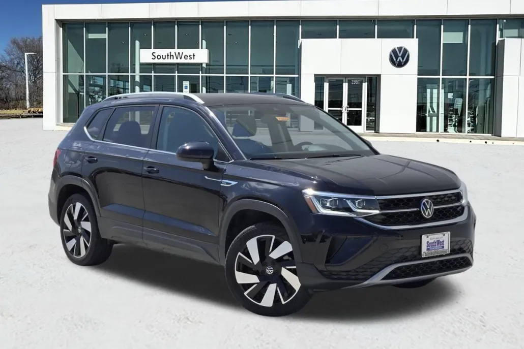 2024 Volkswagen Taos SEL photo 1