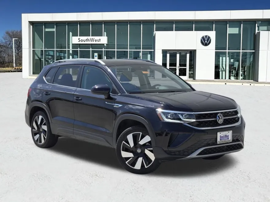 2024 Volkswagen Taos SEL photo 1