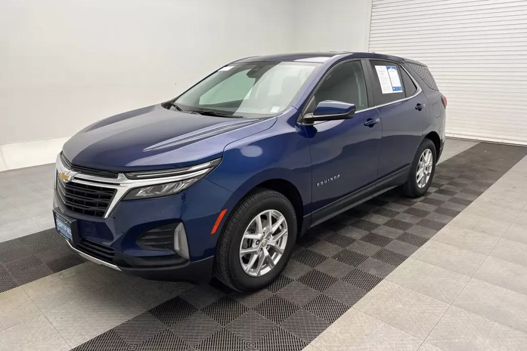 2022 Chevrolet Equinox LT photo 1