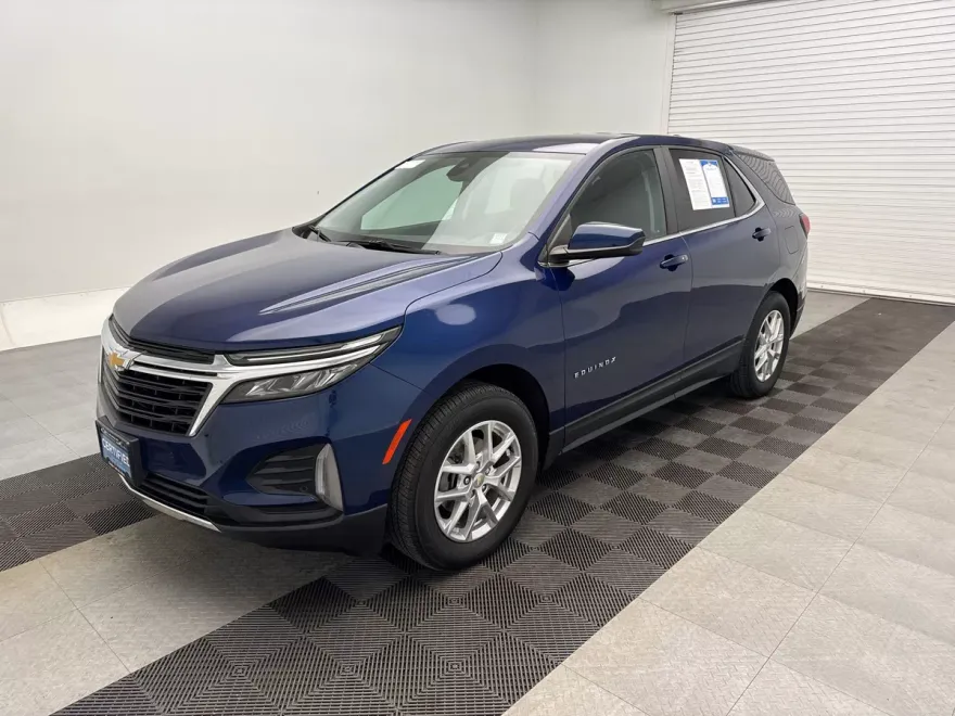 2022 Chevrolet Equinox LT photo 1