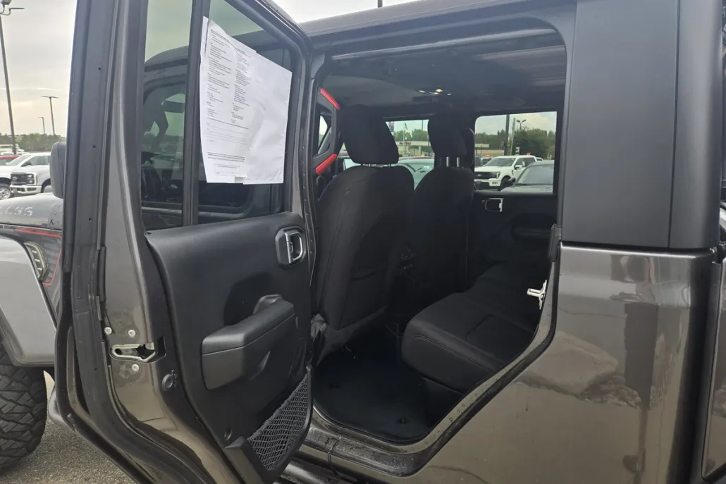 2022 Jeep Gladiator Willys photo 1