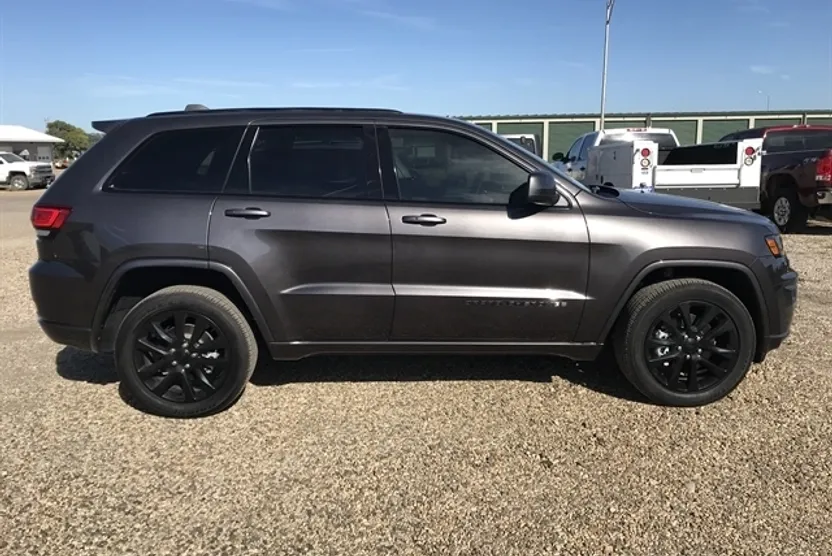 2021 Jeep Grand Cherokee Laredo X Altitude photo 1