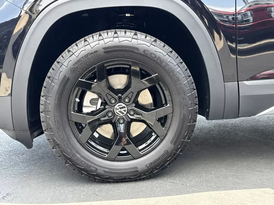 2025 Volkswagen Atlas Peak Edition SE photo 1