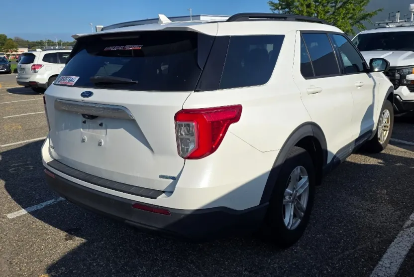 2020 Ford Explorer XLT photo 1