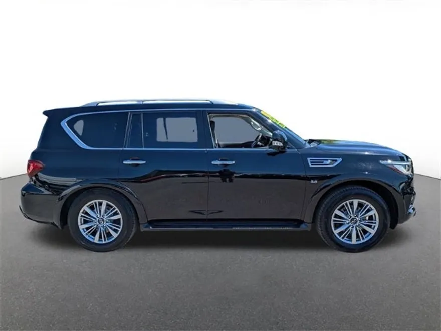 2019 Infiniti QX80 Luxe photo 1