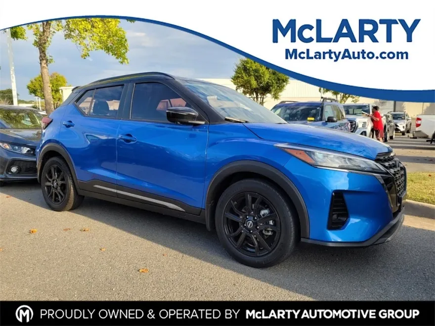 2023 Nissan Kicks SR photo 1