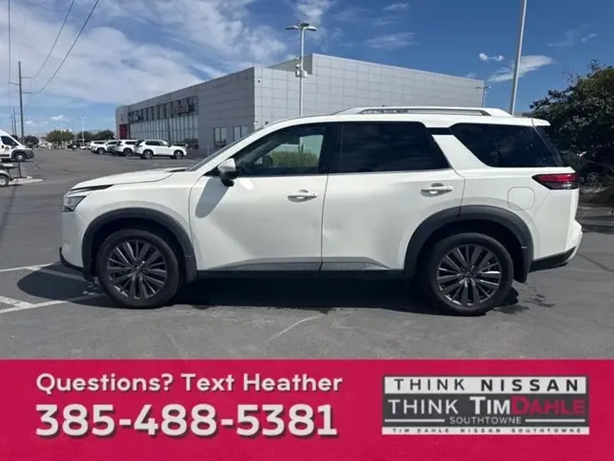 2023 Nissan Pathfinder SL photo 1