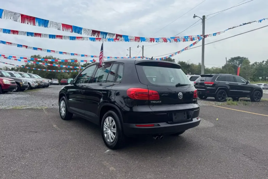 2012 Volkswagen Tiguan Sport photo 1