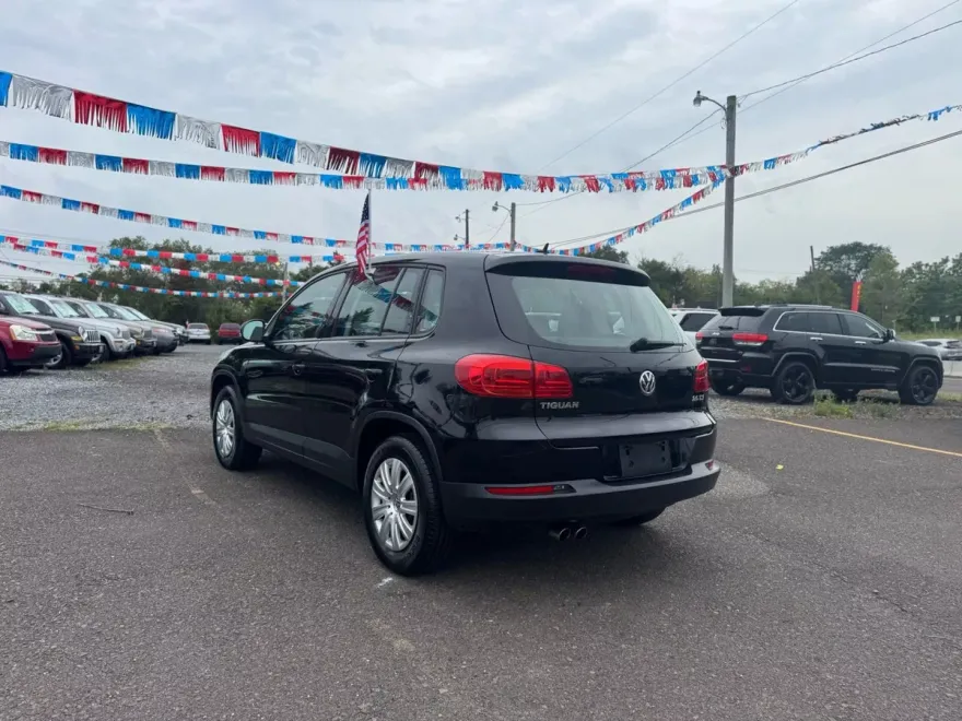 2012 Volkswagen Tiguan Sport photo 1