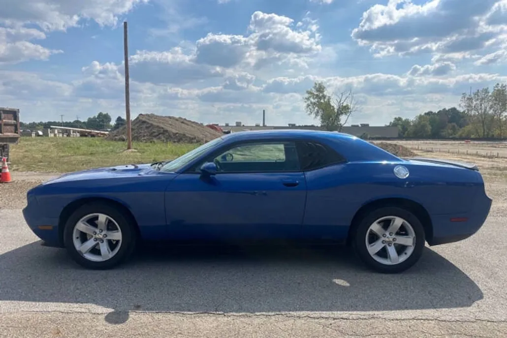 2012 Dodge Challenger SXT photo 1