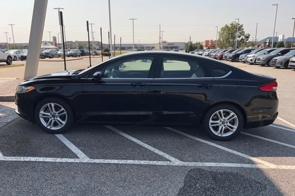 2018 Ford Fusion SE photo 1