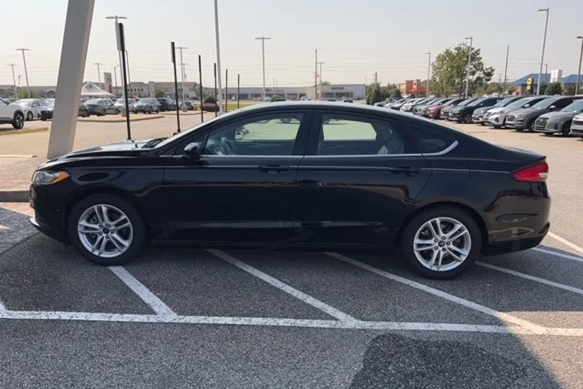 2018 Ford Fusion SE photo 1