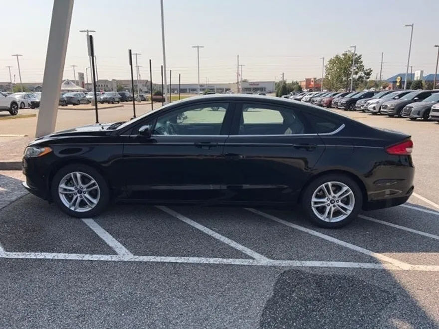 2018 Ford Fusion SE photo 1