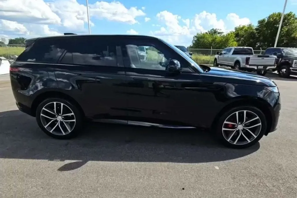 2023 Land Rover Range Rover Sport SE photo 1