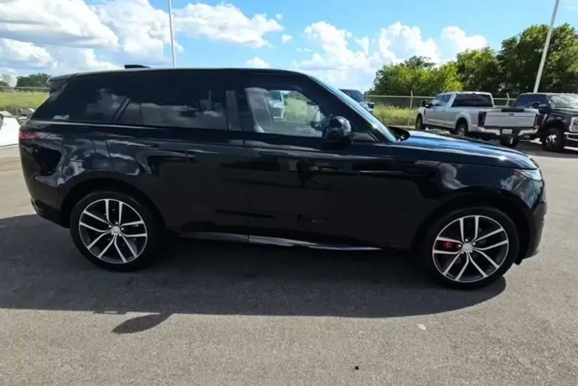 2023 Land Rover Range Rover Sport SE photo 1