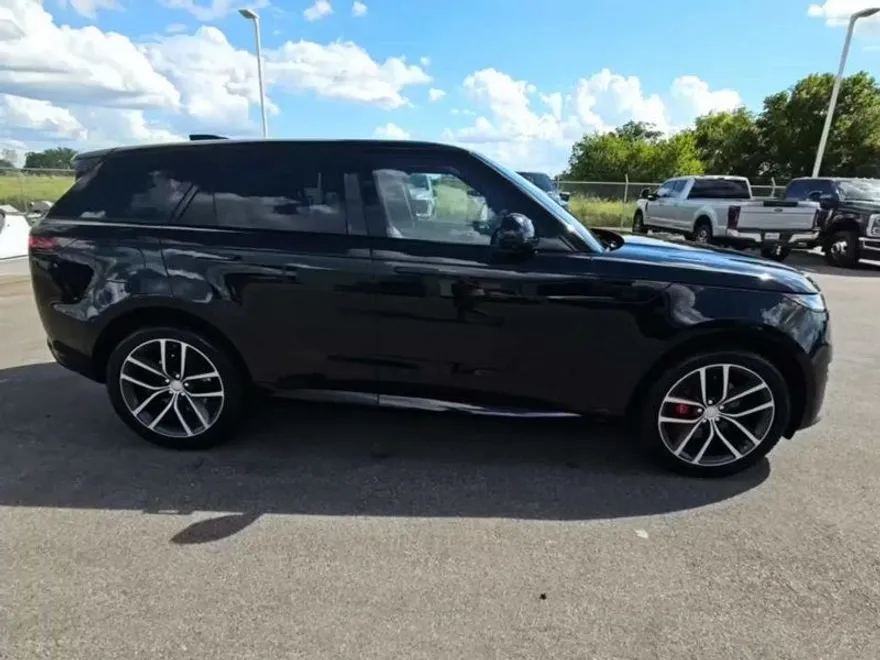 2023 Land Rover Range Rover Sport SE photo 1