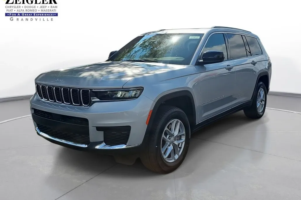2025 Jeep Grand Cherokee Laredo photo 1