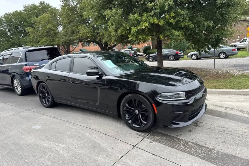 2017 Dodge Charger R/T photo 1