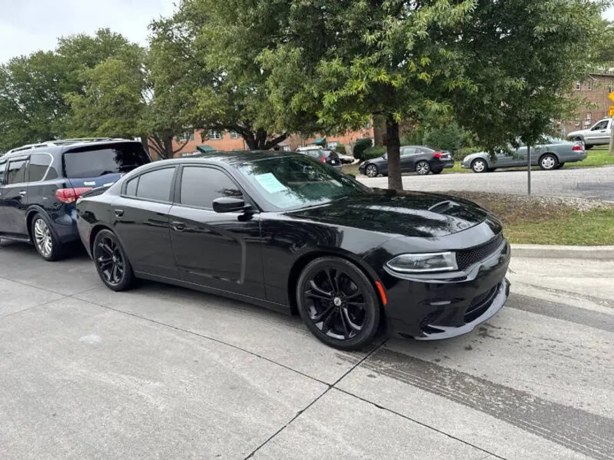 2017 Dodge Charger R/T photo 1