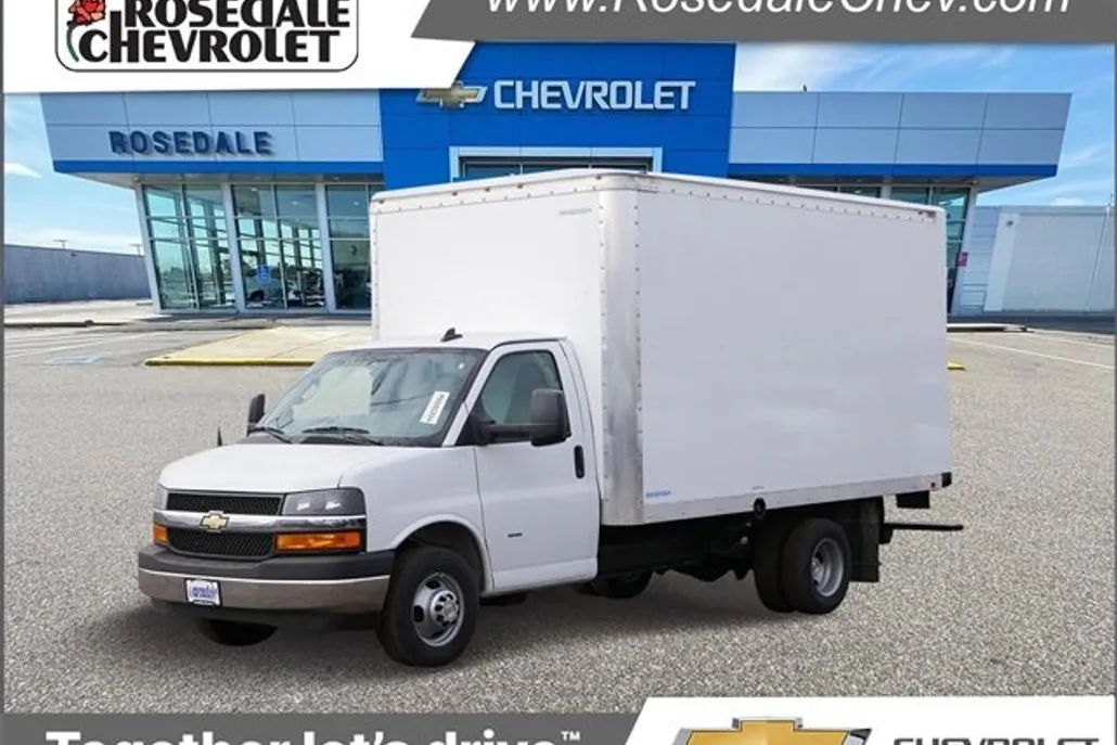 2023 Chevrolet Express Cutaway 3500 photo 1