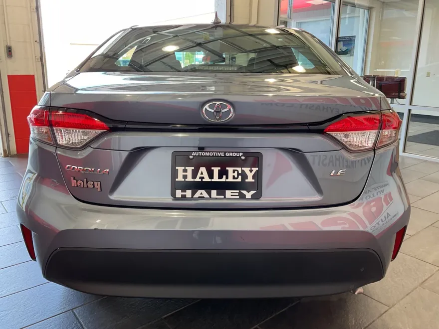 2024 Toyota Corolla LE photo 1