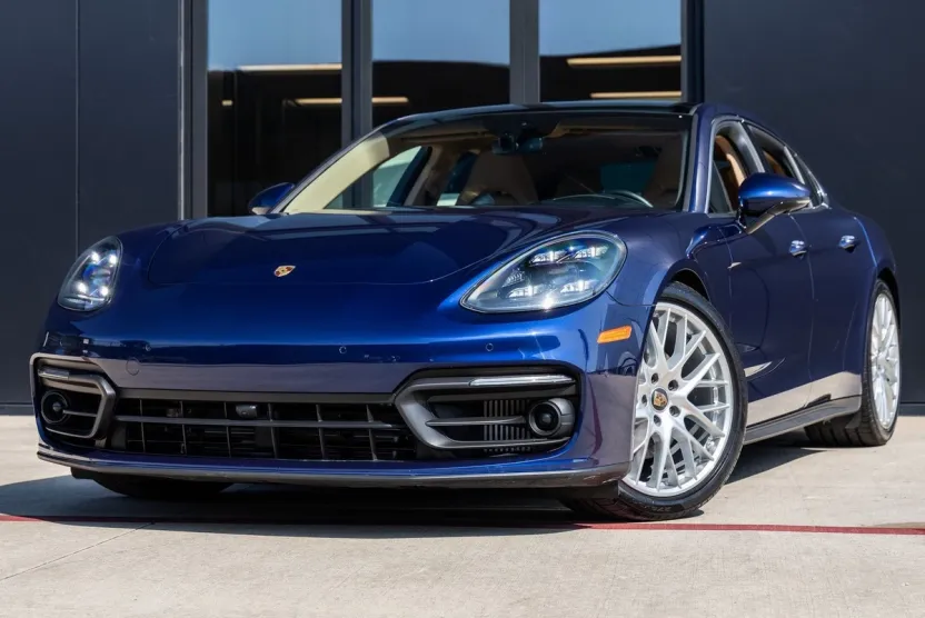 2022 Porsche Panamera Platinum photo 1
