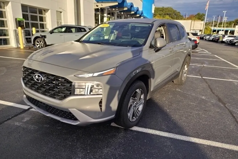 2022 Hyundai Santa Fe SE photo 1