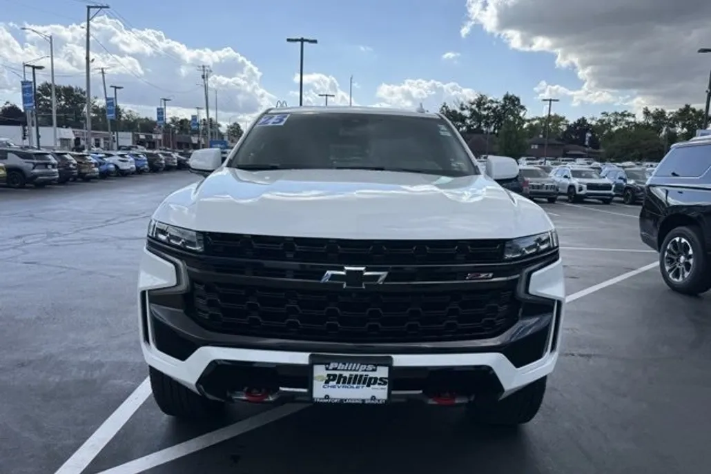 2023 Chevrolet Tahoe Z71 photo 1