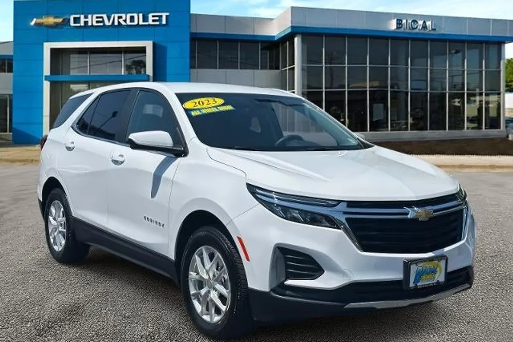 2023 Chevrolet Equinox LT photo 1