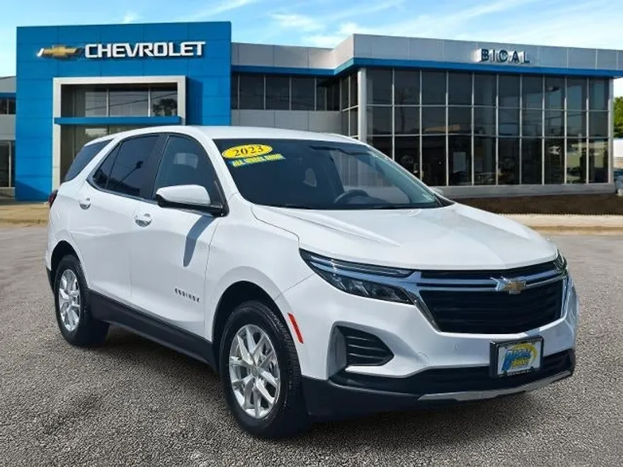 2023 Chevrolet Equinox LT photo 1