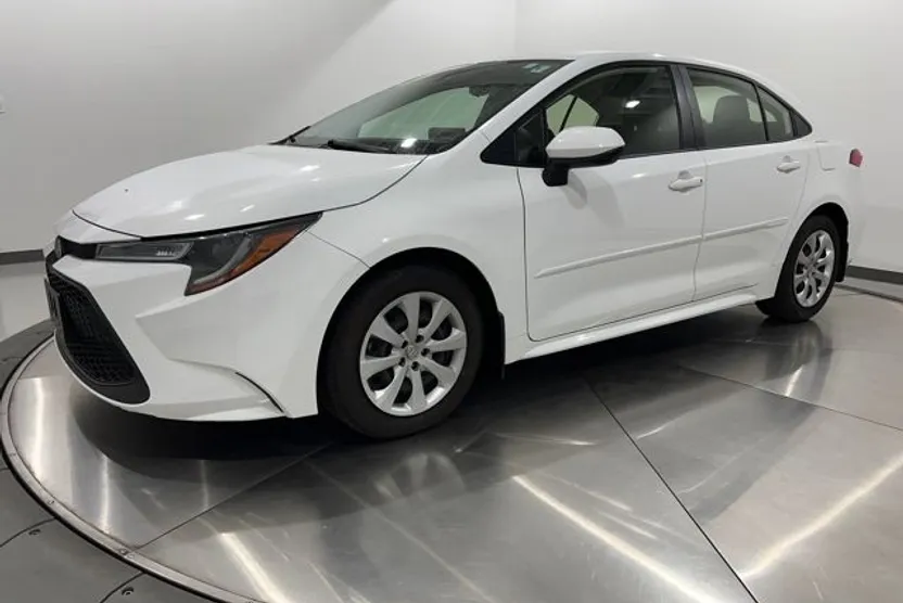 2022 Toyota Corolla LE photo 1