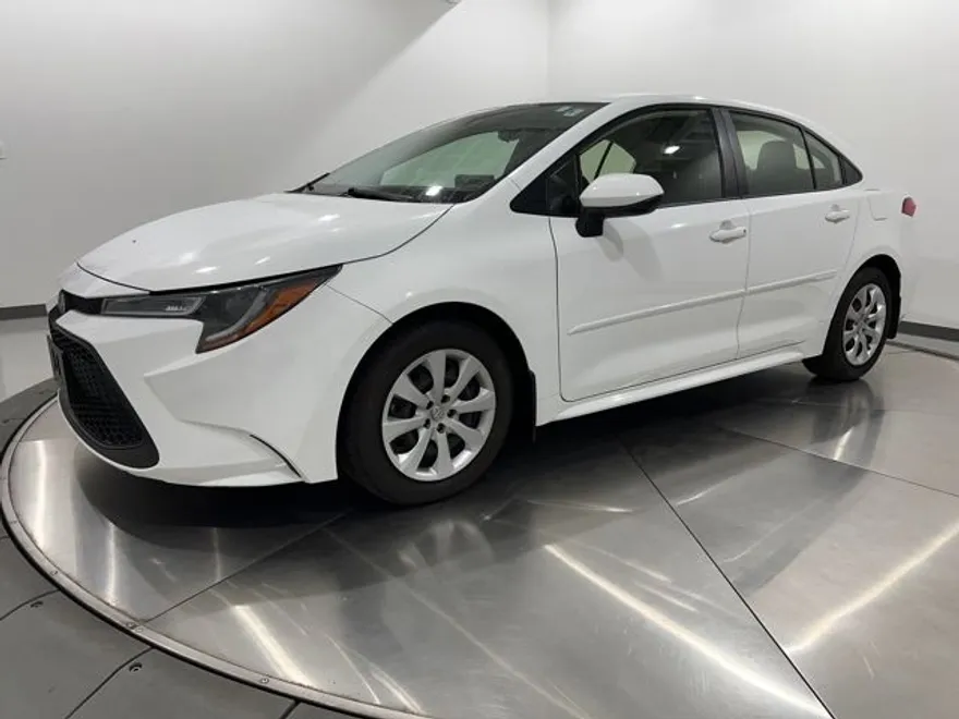 2022 Toyota Corolla LE photo 1