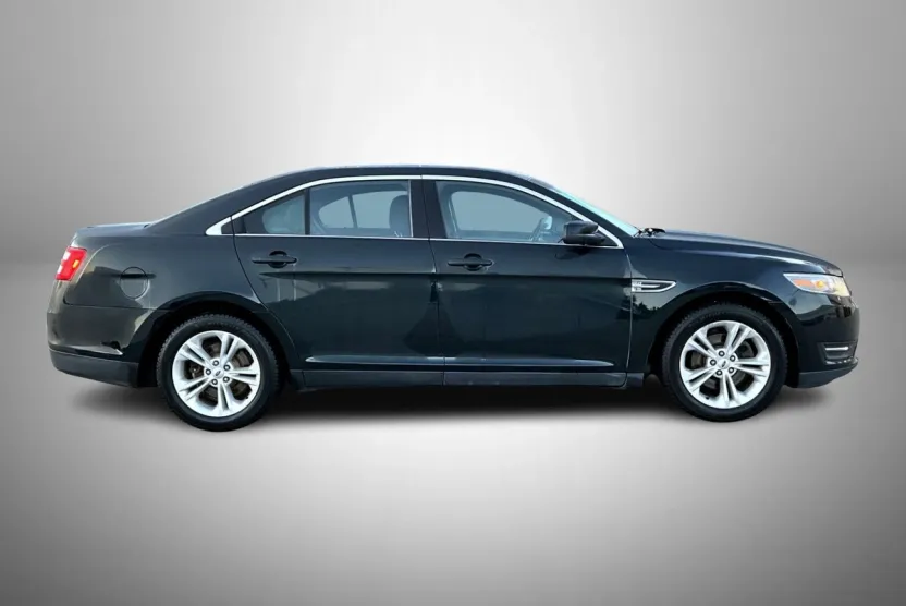 2014 Ford Taurus SEL photo 1