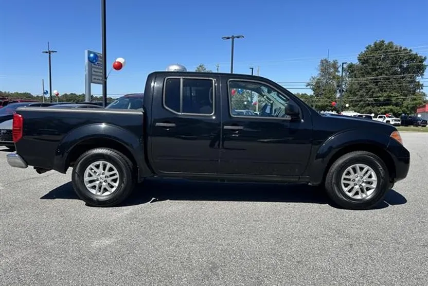 2016 Nissan Frontier SV photo 1