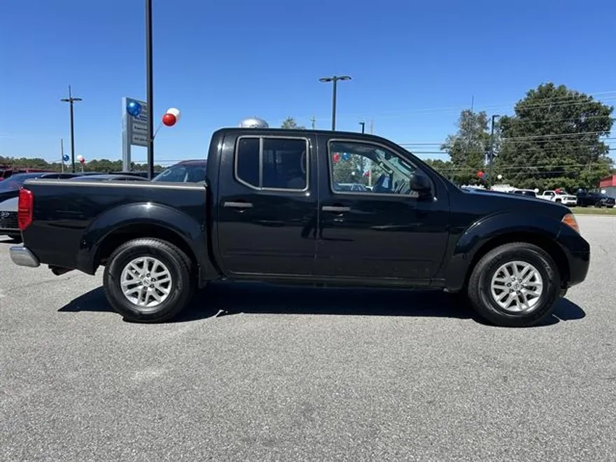 2016 Nissan Frontier SV photo 1