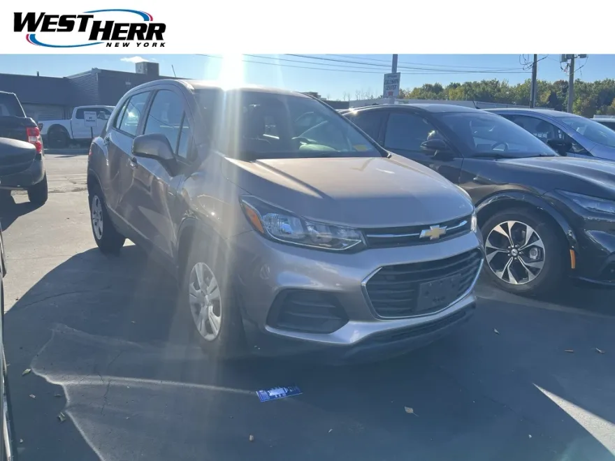 2018 Chevrolet Trax LS photo 1