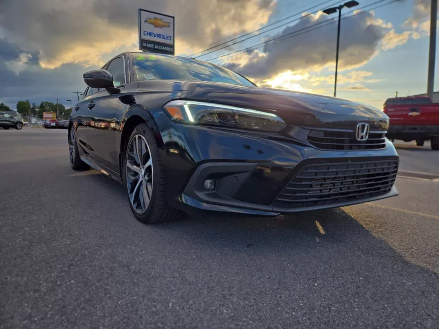 2022 Honda Civic Touring photo 1