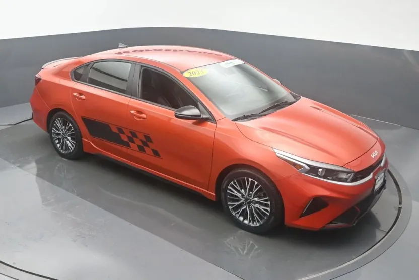 2023 Kia Forte GT-Line photo 1