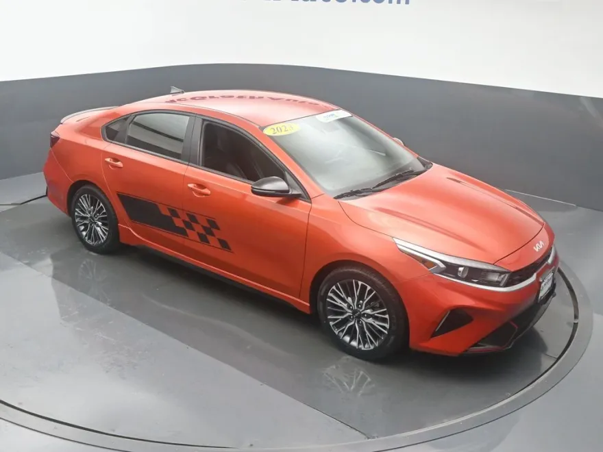 2023 Kia Forte GT-Line photo 1