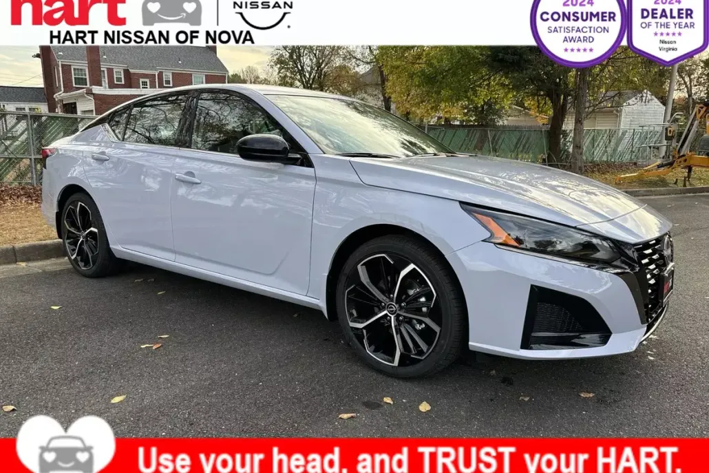 2025 Nissan Altima SR photo 1