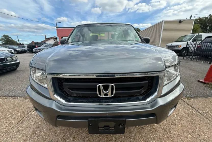 2010 Honda Ridgeline RT photo 1