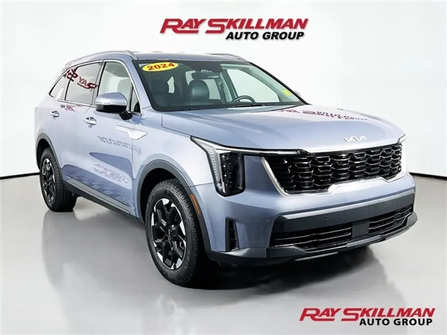 2024 Kia Sorento S photo 1
