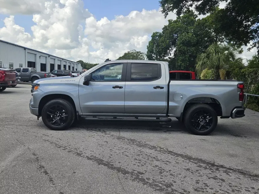 2025 Chevrolet Silverado 1500 Custom photo 1