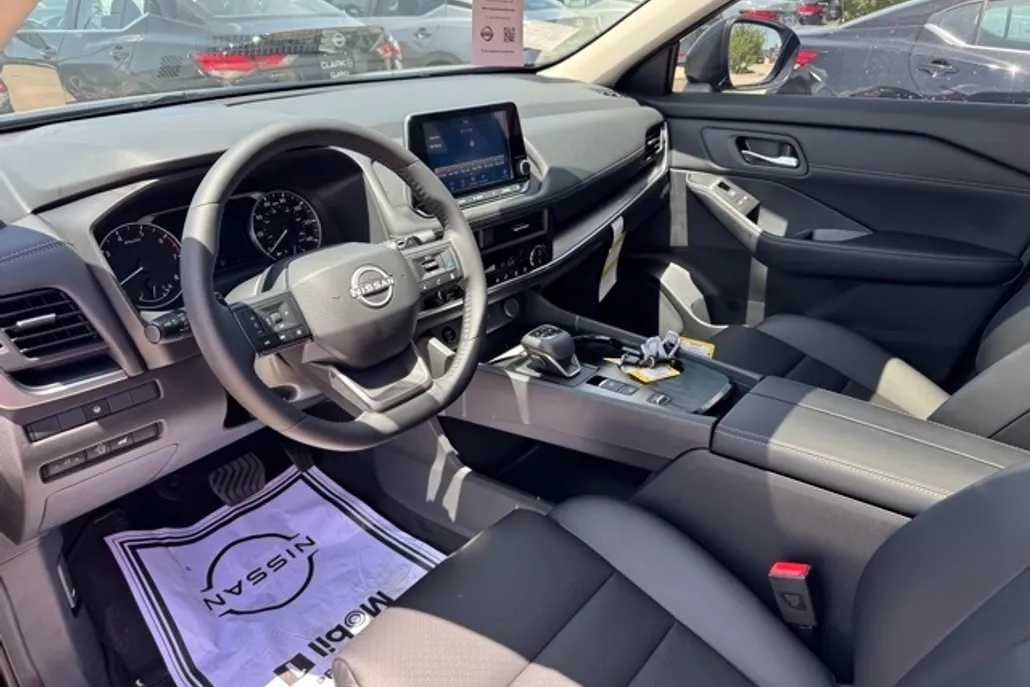 2026 Nissan Rogue SV photo 1