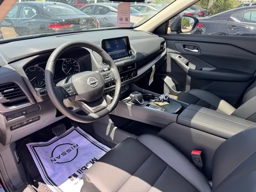 2026 Nissan Rogue SV photo 1