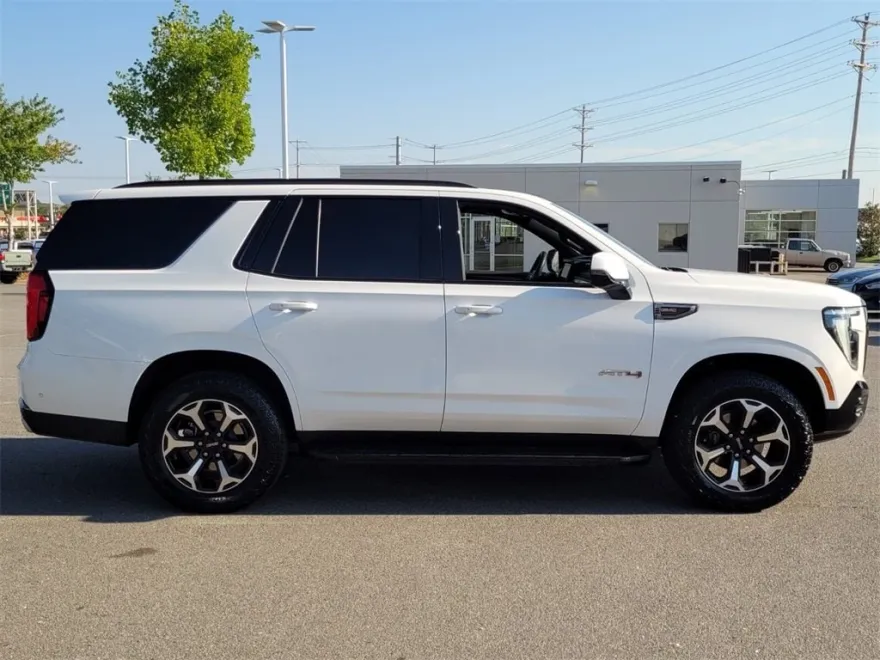 2025 Gmc Yukon AT4 photo 1
