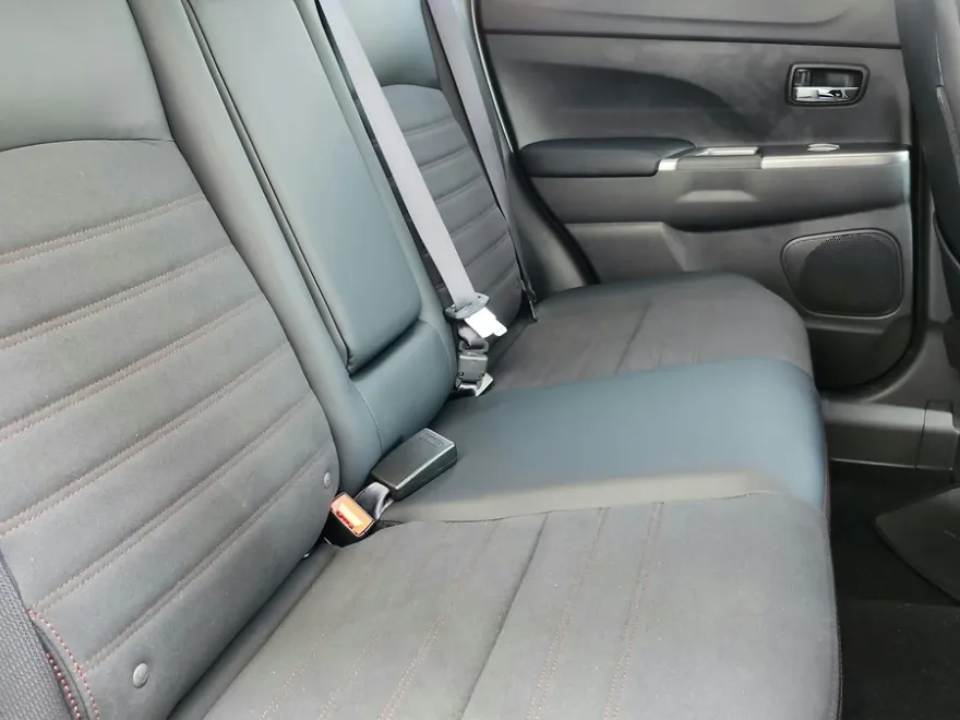2025 Mitsubishi Outlander Sport SE photo 1