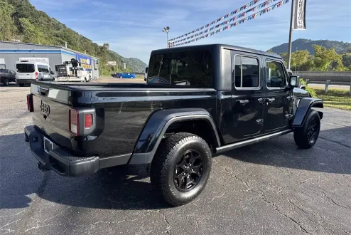 2021 Jeep Gladiator Sport photo 3