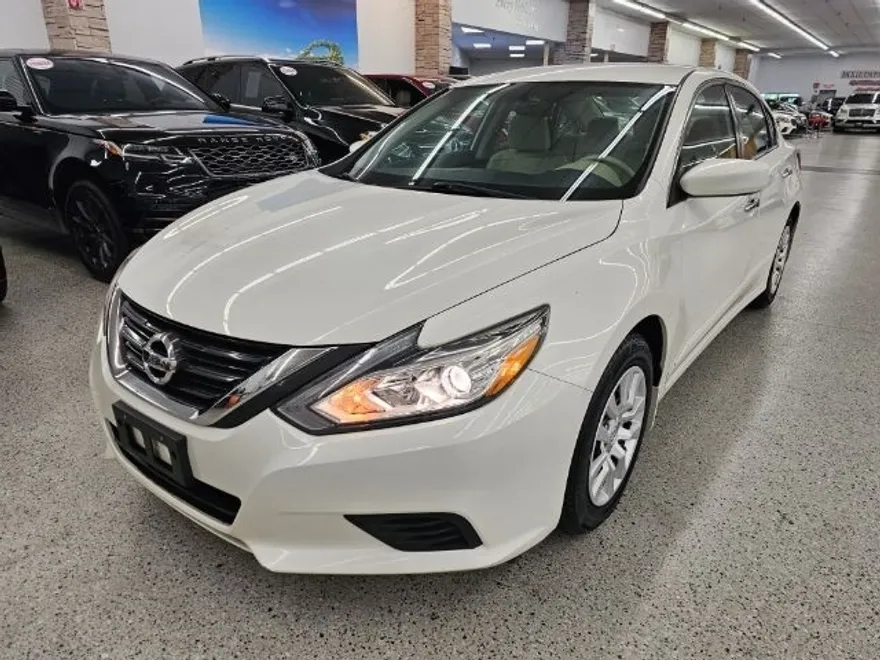 2016 Nissan Altima 2.5 S photo 1